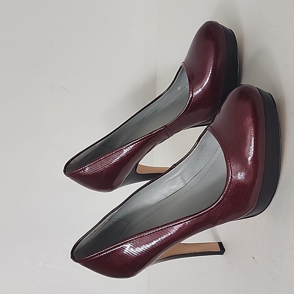 Calvin Klein Kendall Burgundy Patent leather Lizard Embossed Heels Size 9.5 - Picture 3 of 13